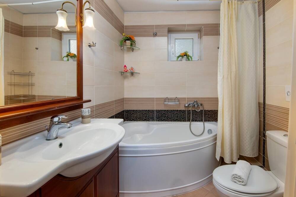 Photo of Bathroom in Makratika