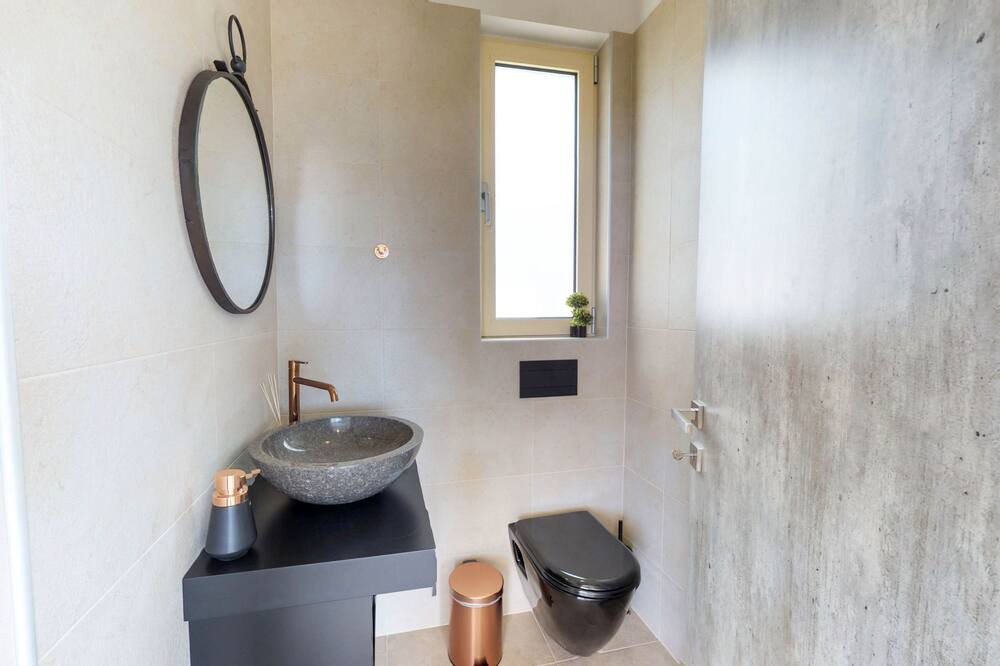 Photo of Bathroom in Gerani