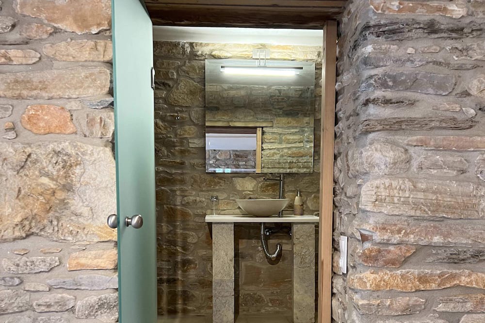 Photo of Bathroom in Milopotas