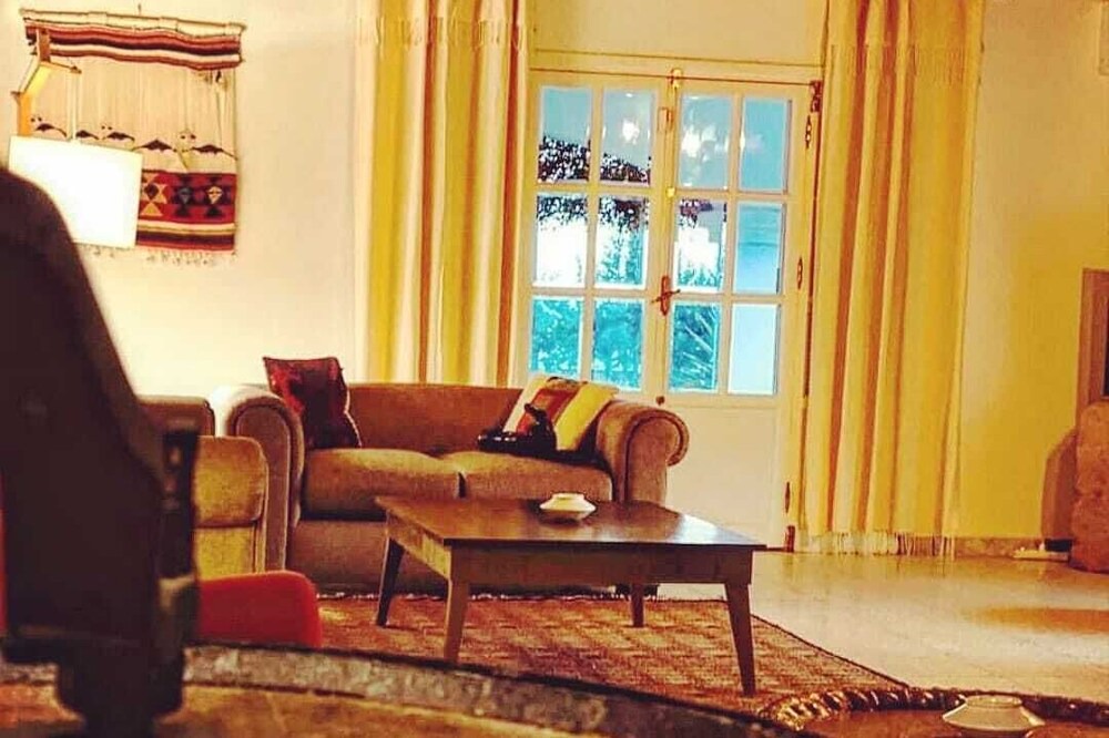 Photo of Livingroom in Utica