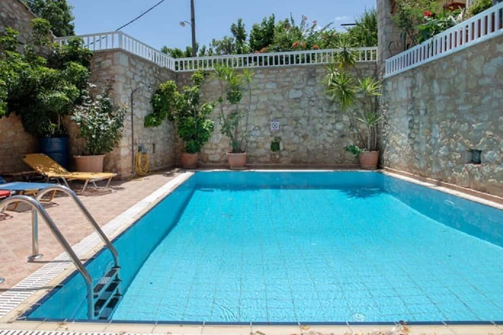 Photo of Outdoor in Makhairoi