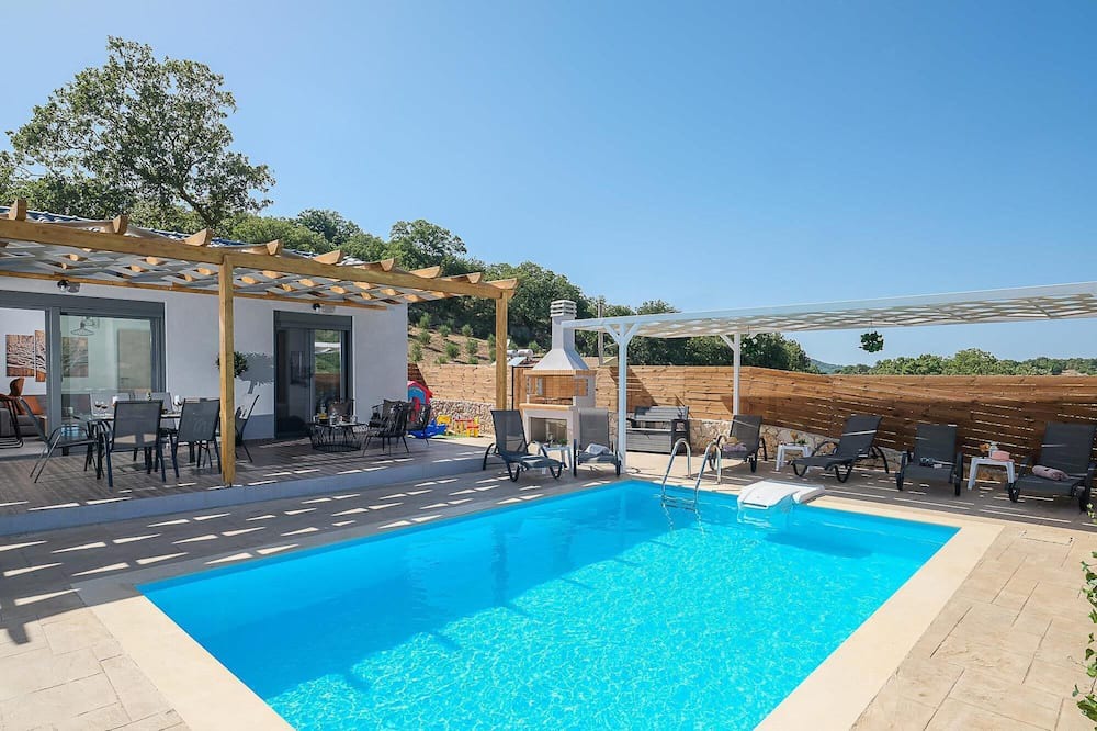 Photo of Outdoor in Monopari