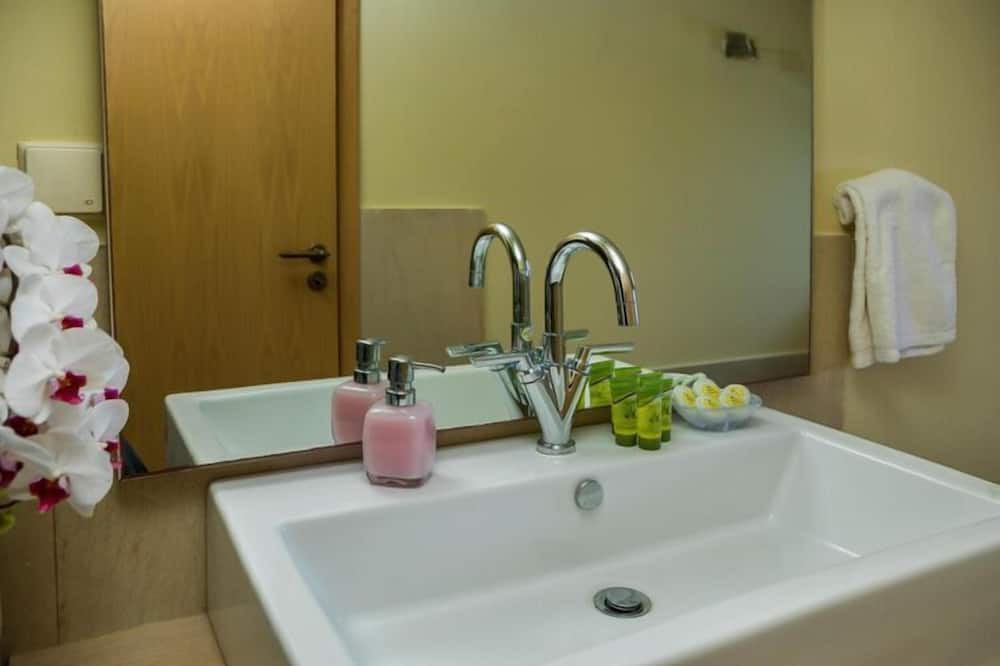 Photo of Bathroom in Maheri