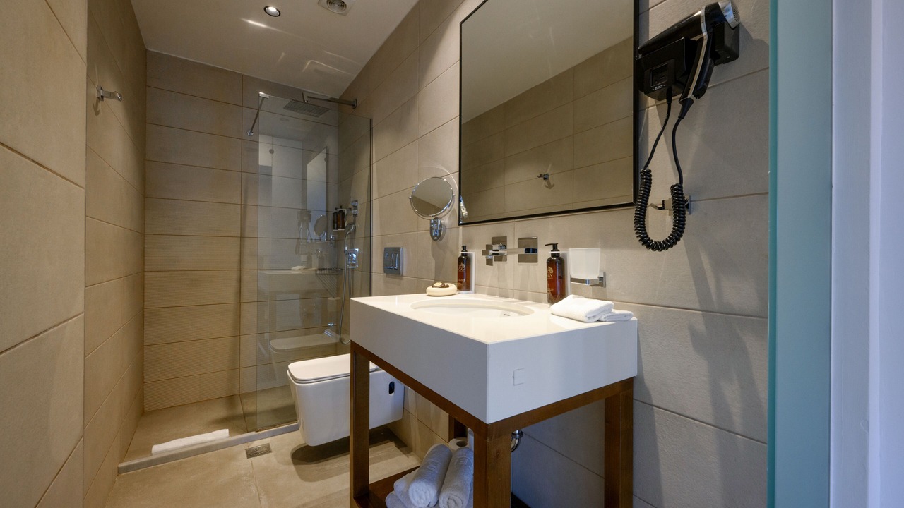 Photo of Bathroom in Petaleia