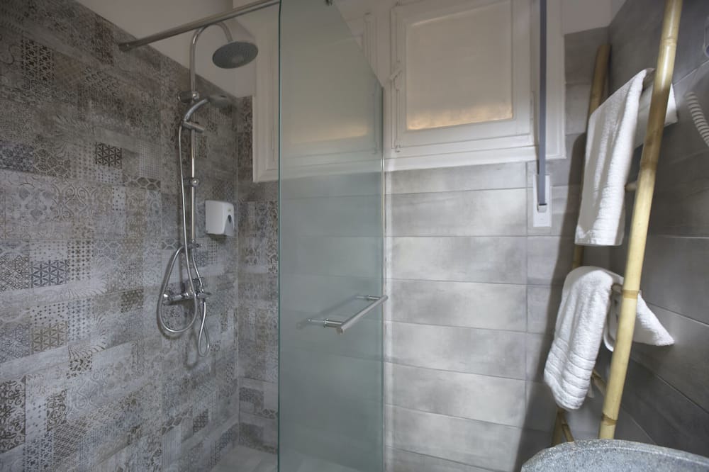 Photo of Bathroom in Plaka