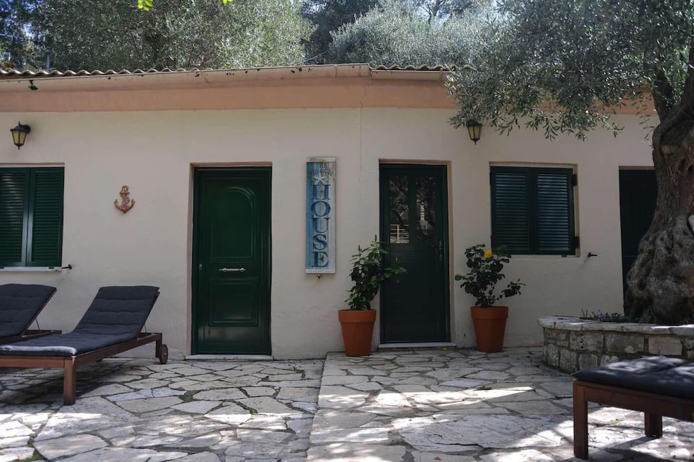 Photo of Patio Balcony in Longos