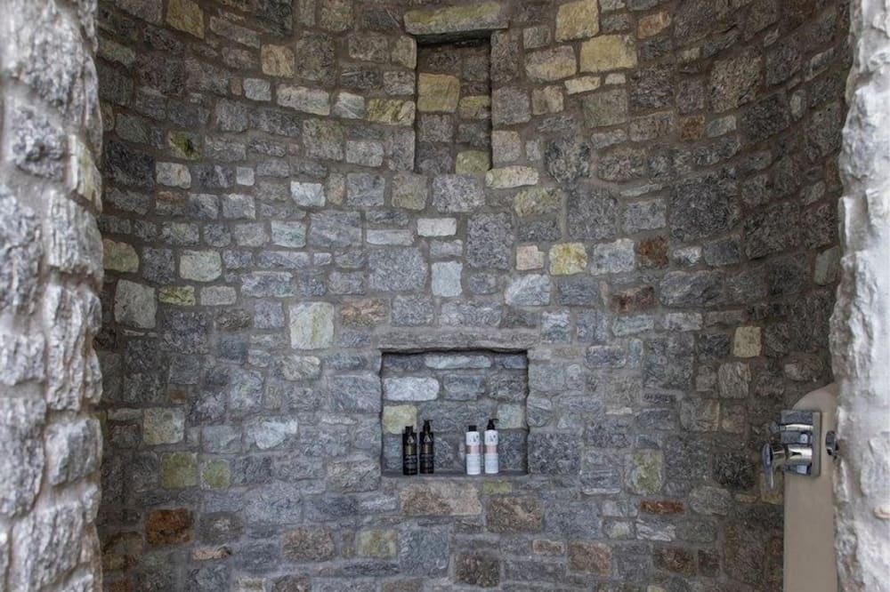 Photo of Bathroom in Plintri
