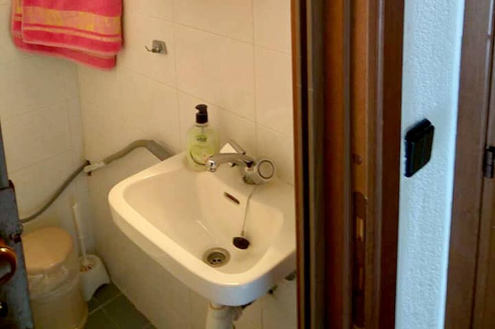 Photo of Bathroom in Skala Fourkas
