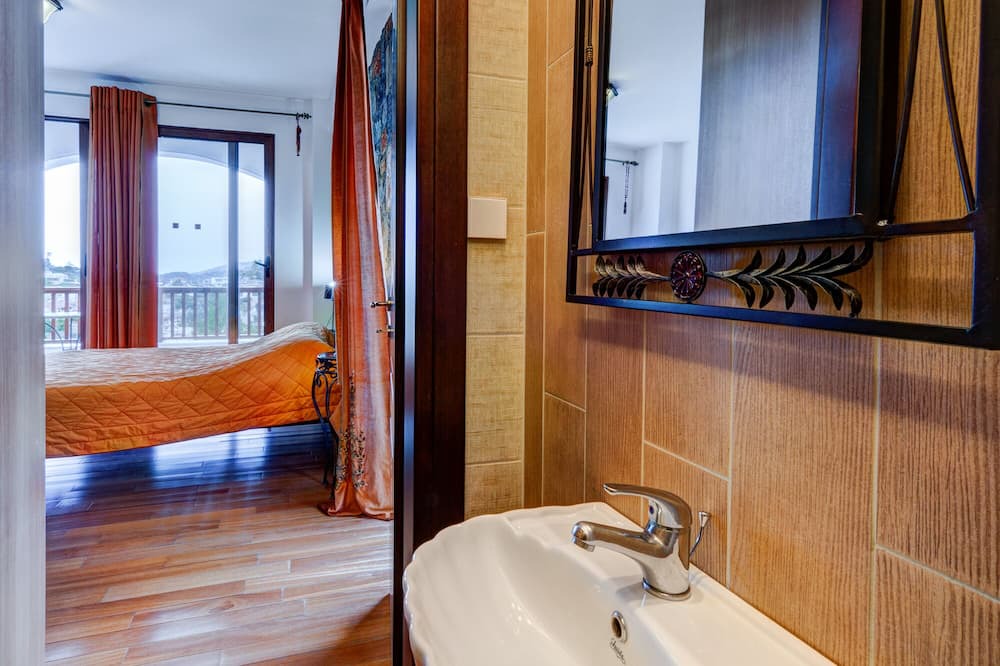 Photo of Bathroom in Prina