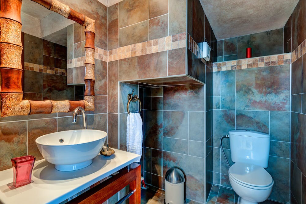 Photo of Bathroom in Prina