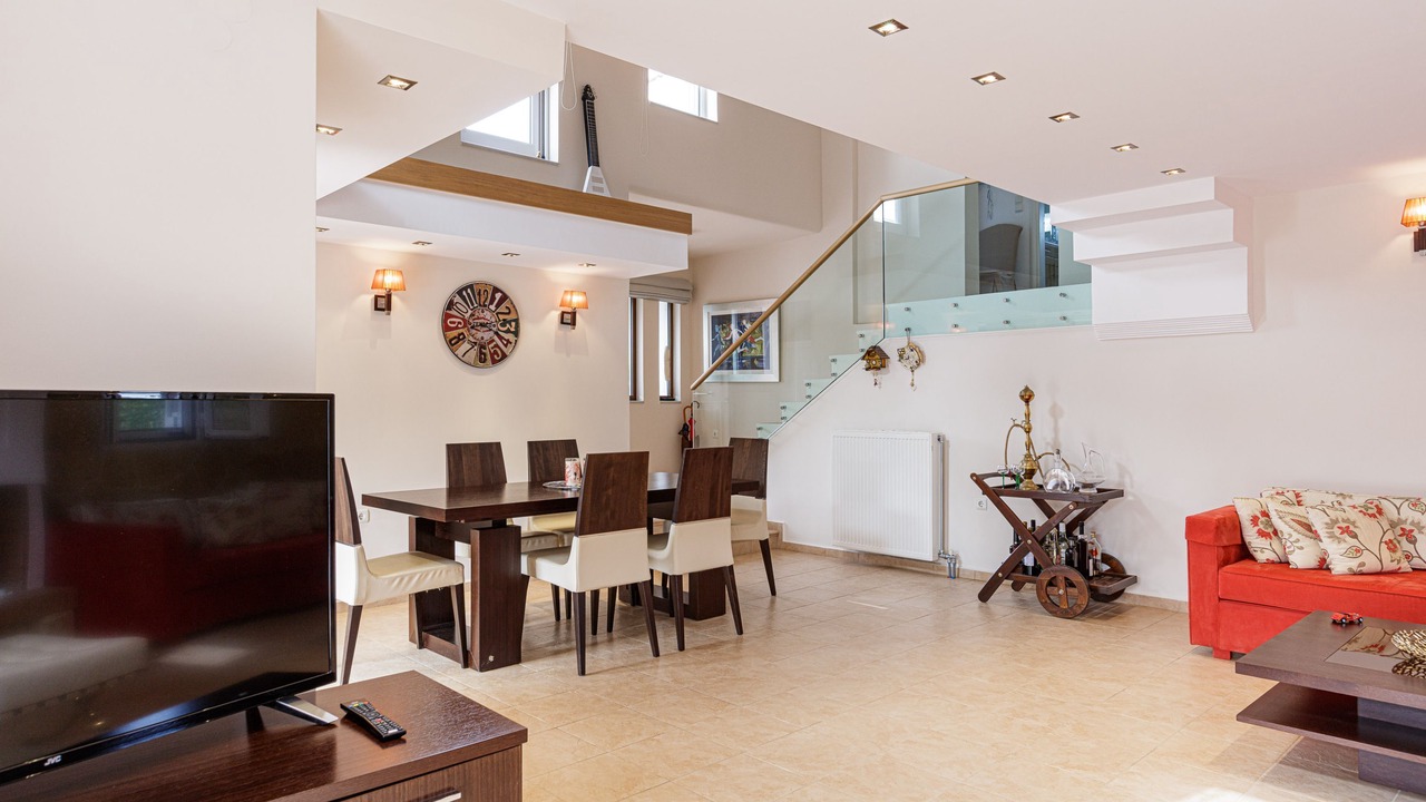 Photo of Livingroom in Armenoi