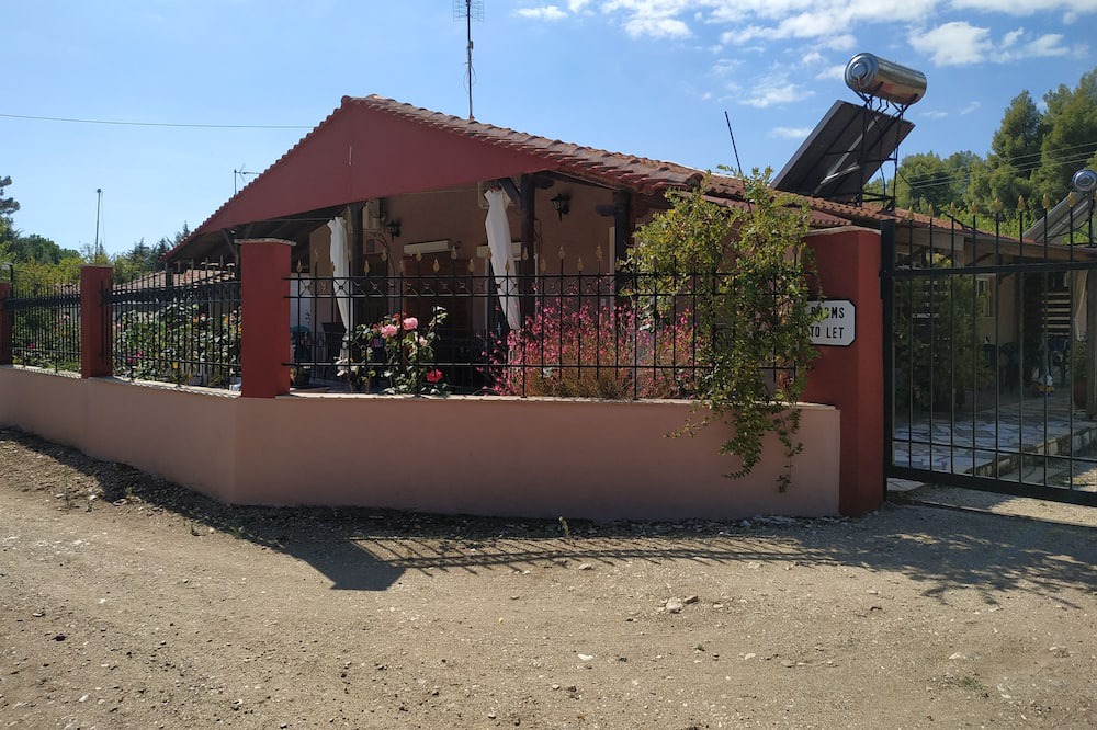 Photo of Outdoor in Metamorfosi