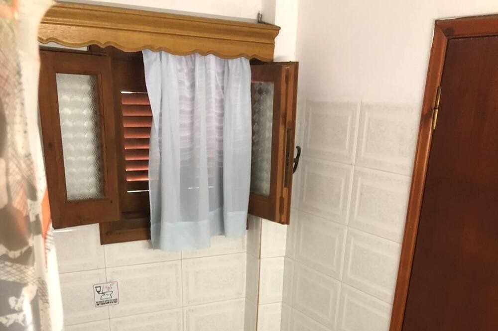 Photo of Bathroom in Esperion