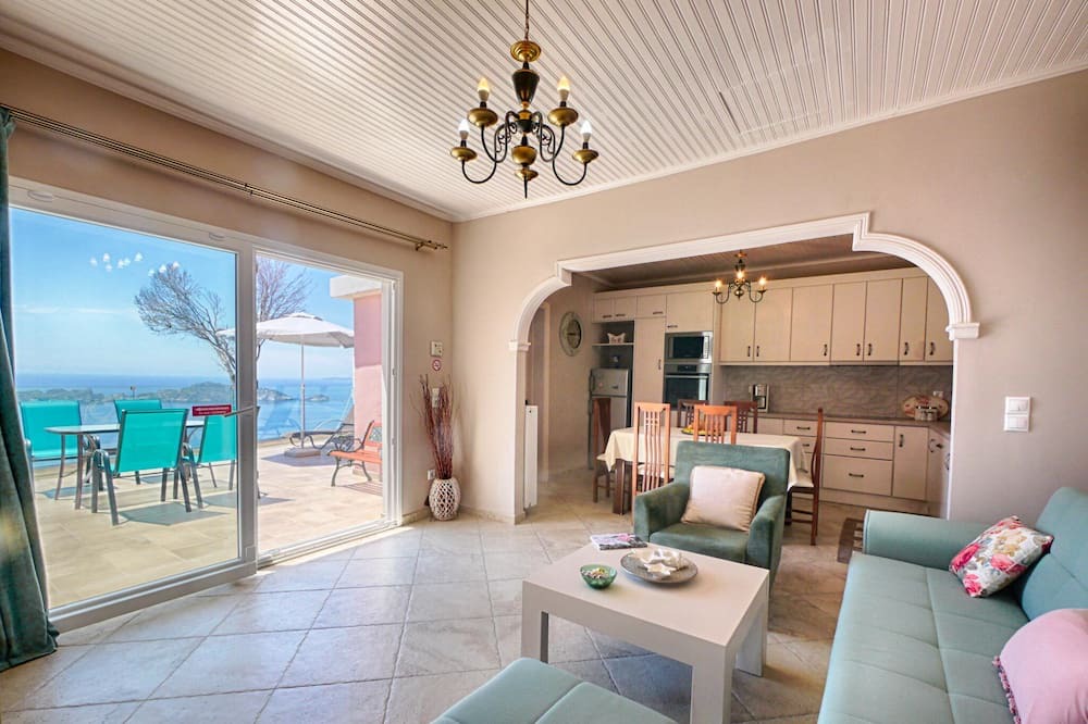 Photo of Livingroom in Afionas
