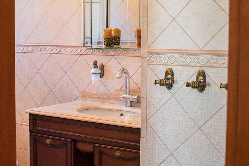 Photo of Bathroom in Artemida
