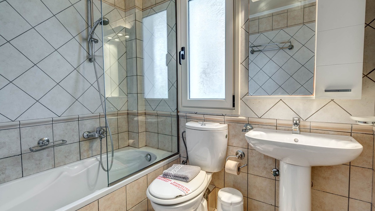 Photo of Bathroom in Agios Stefanos Avliotes
