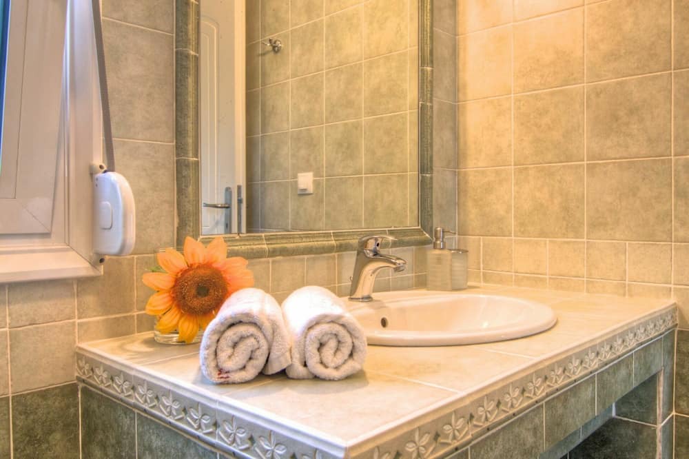 Photo of Bathroom in Gerani