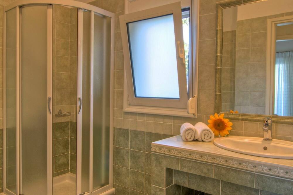 Photo of Bathroom in Gerani