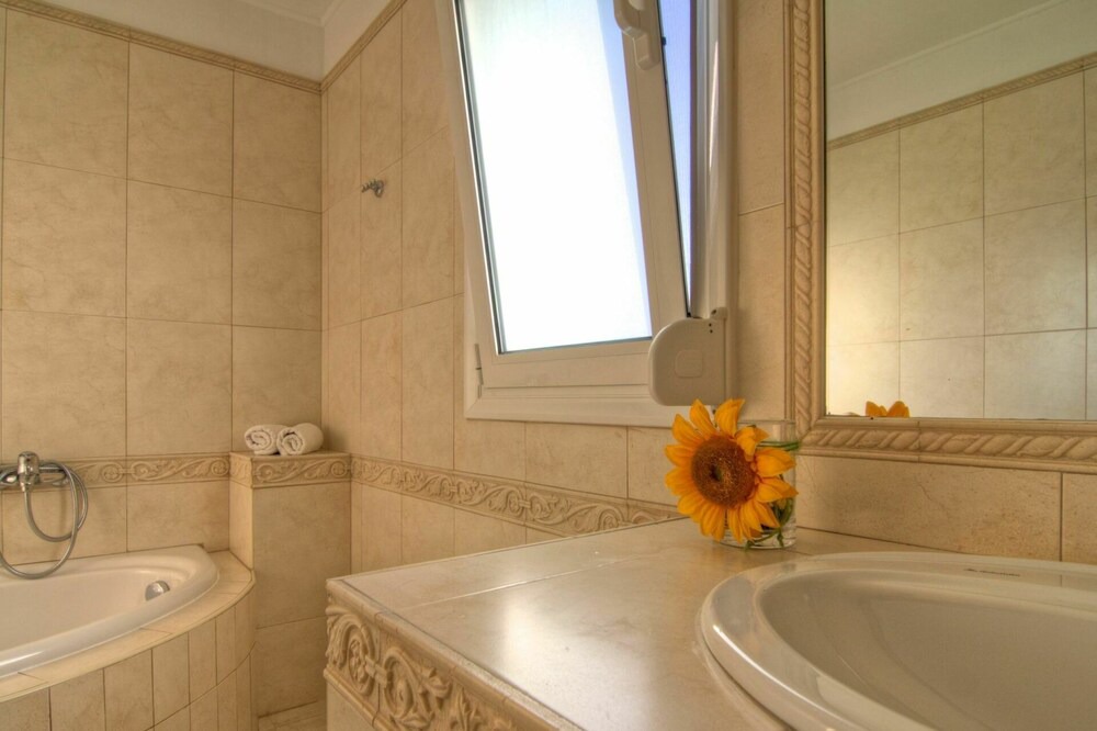 Photo of Bathroom in Gerani