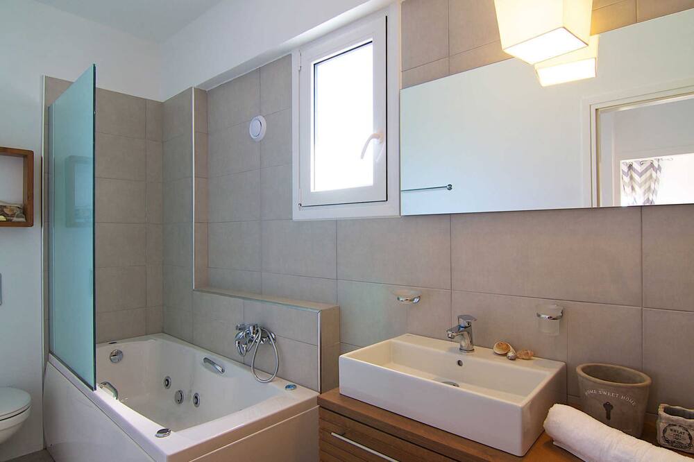 Photo of Bathroom in Kirianna