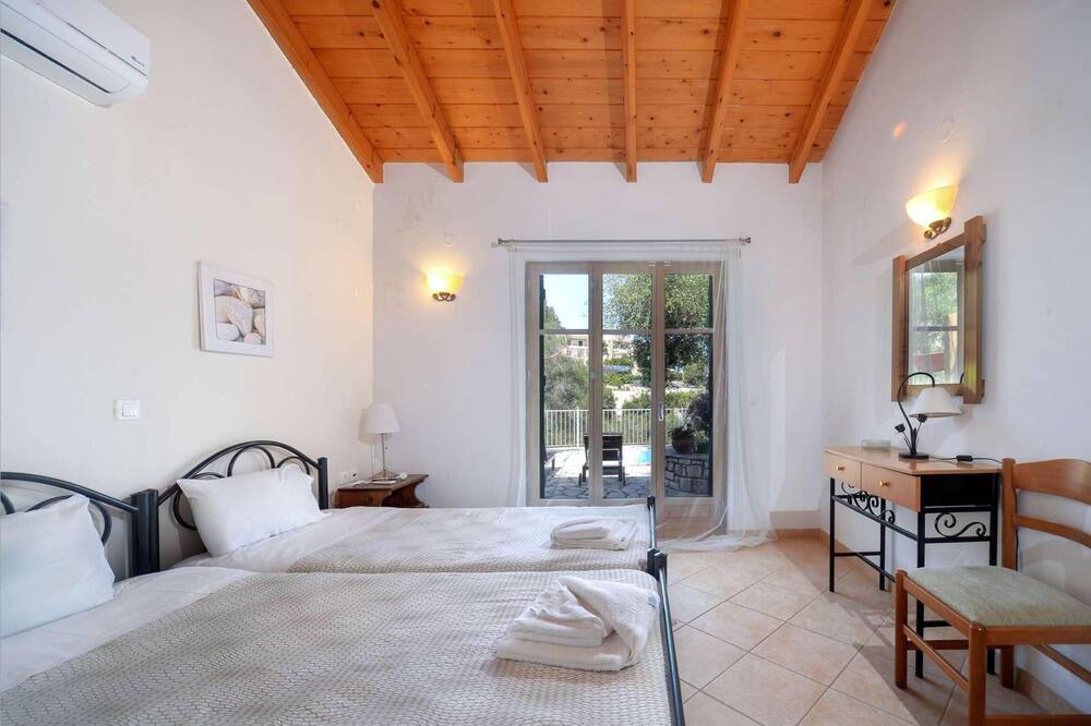 Photo of Bedroom in Longos