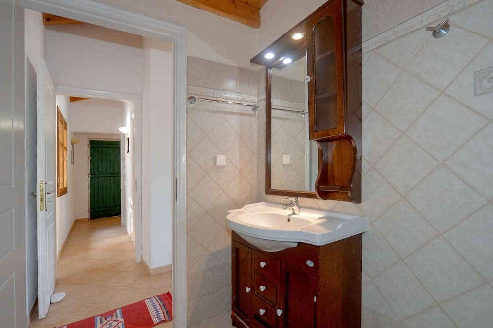 Photo of Bathroom in Longos