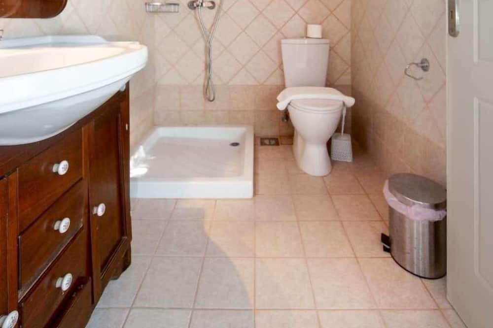 Photo of Bathroom in Longos
