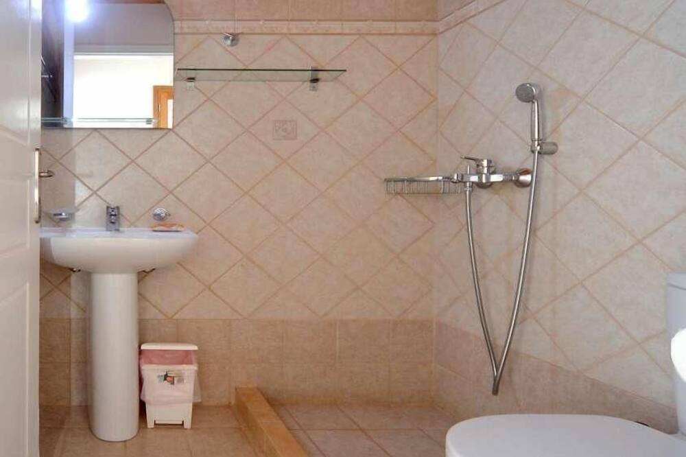 Photo of Bathroom in Longos