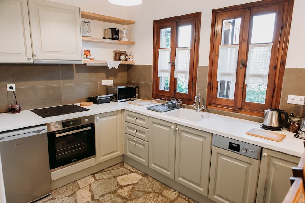 Photo of Kitchen in Mouresi