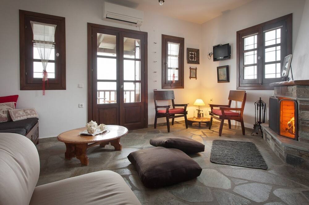 Photo of Livingroom in Mouresi