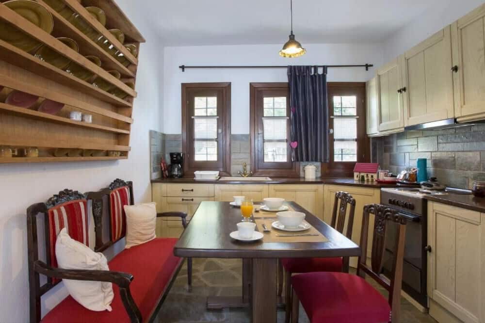 Photo of Kitchen in Mouresi