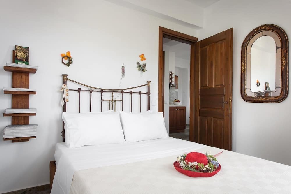 Photo of Bedroom in Mouresi