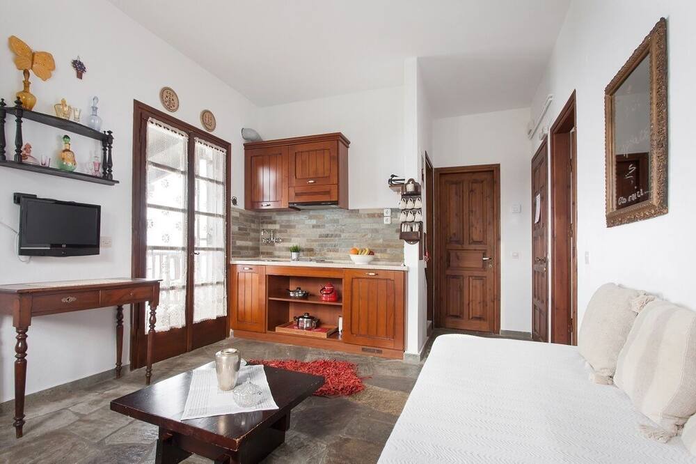 Photo of Kitchen in Mouresi