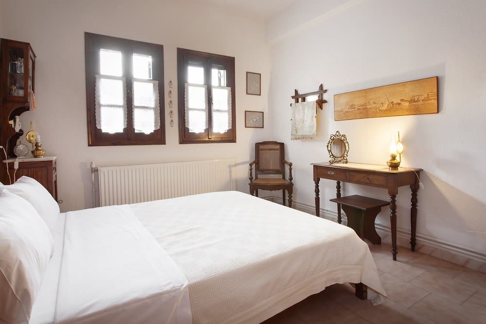 Photo of Bedroom in Mouresi