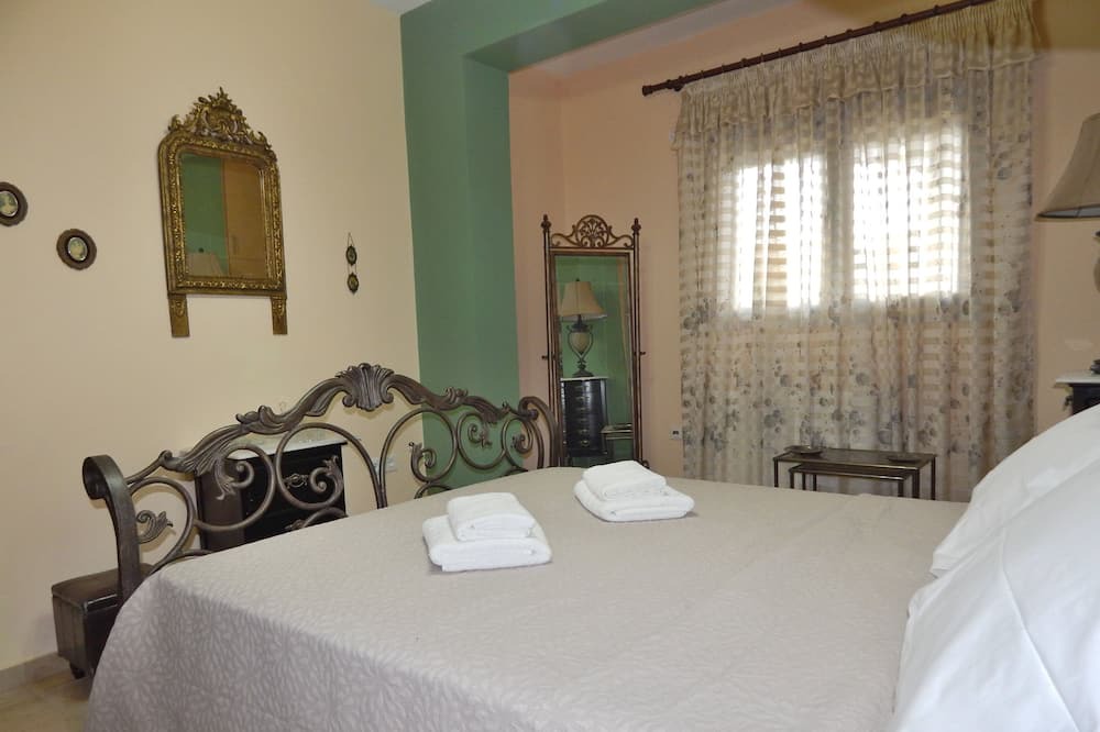 Photo of Bedroom in Kouvaras