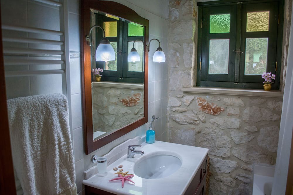 Photo of Bathroom in Akrotiri