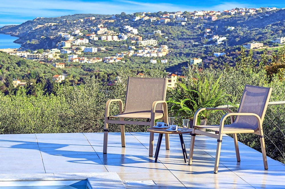 Photo of Patio Balcony in Douliana