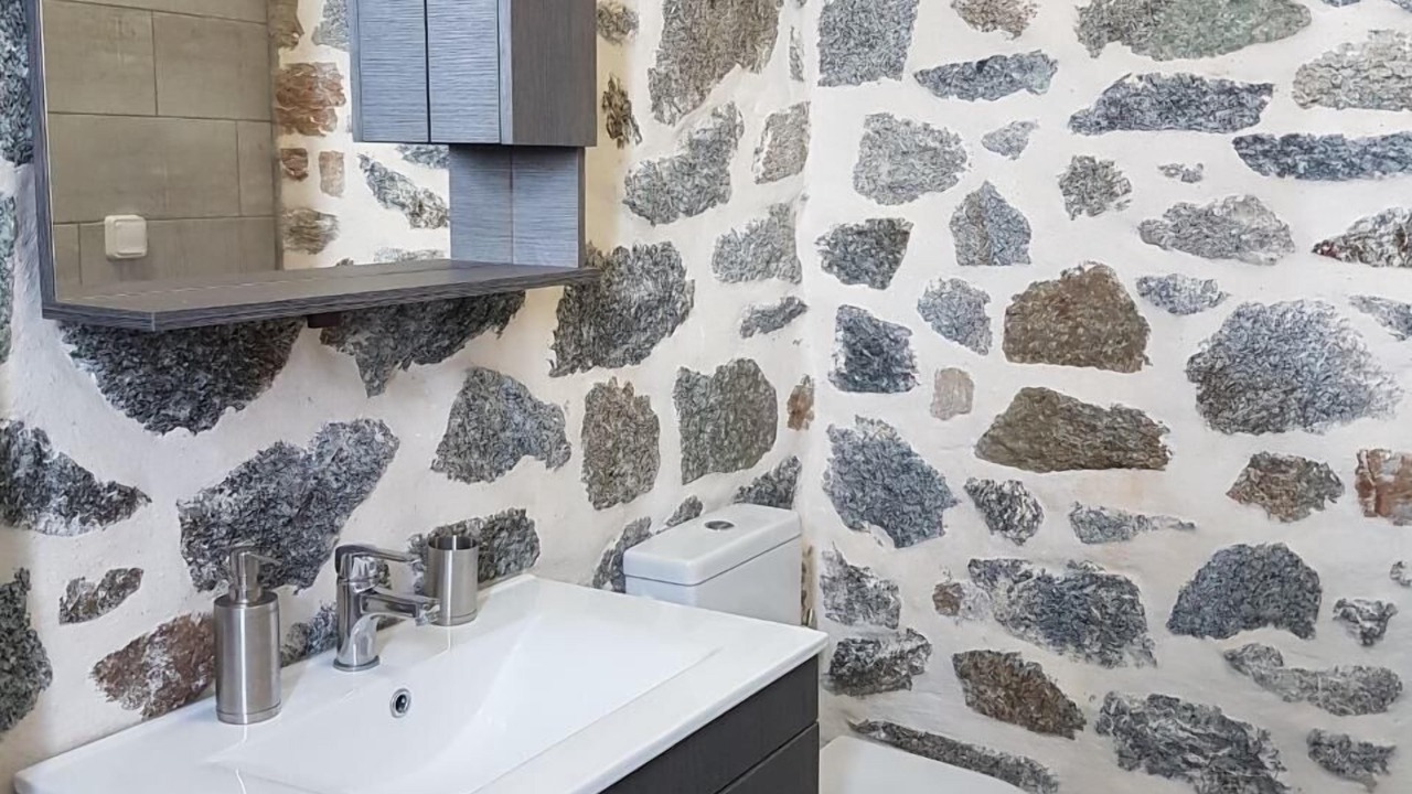 Photo of Bathroom in Glinado