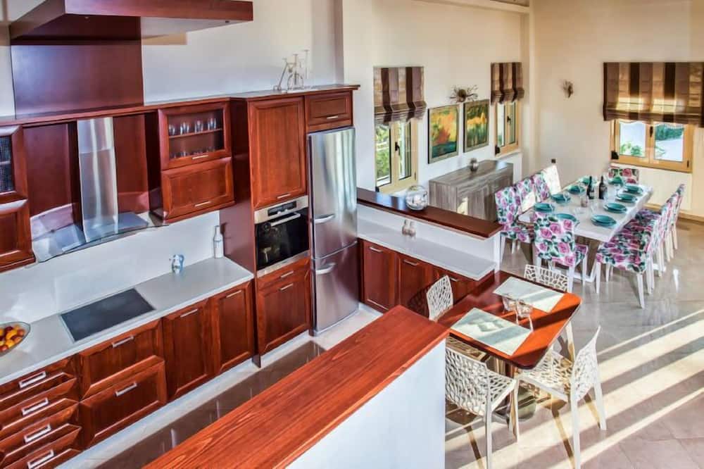 Photo of Kitchen in Roussospiti