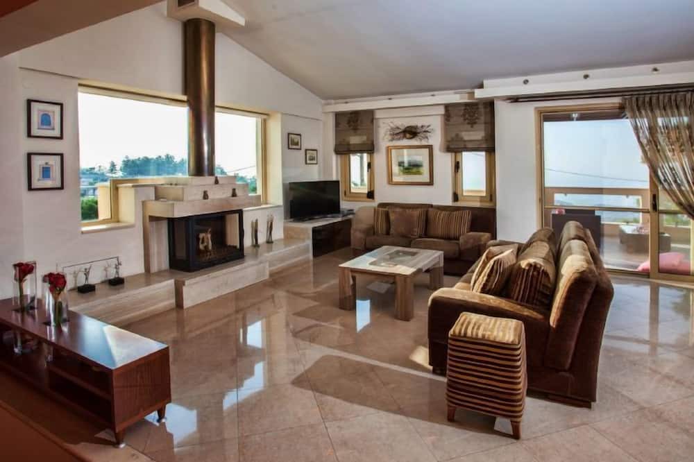 Photo of Livingroom in Roussospiti