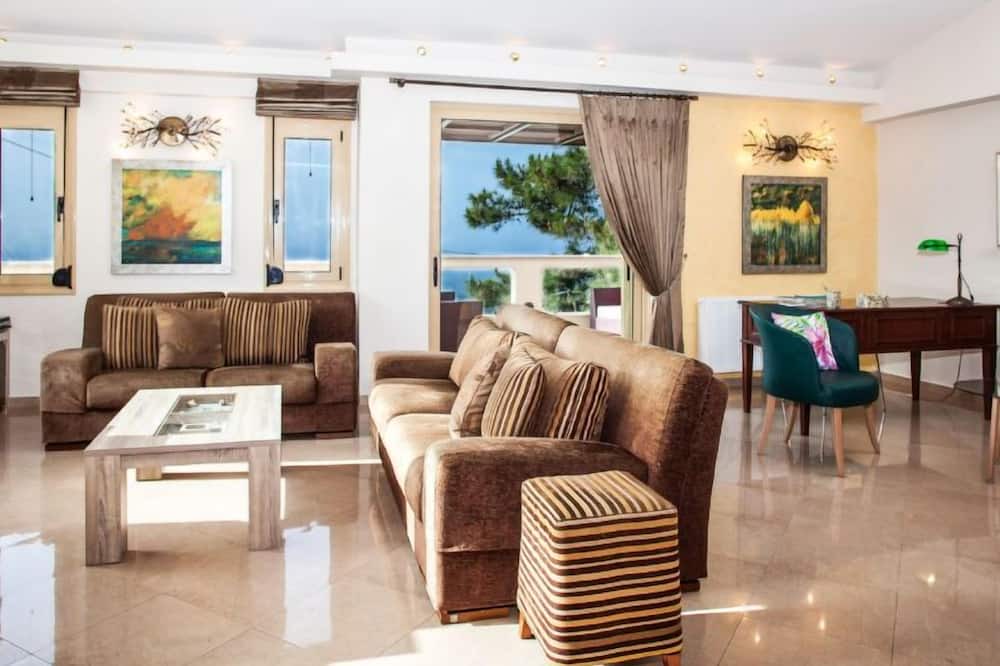 Photo of Livingroom in Roussospiti