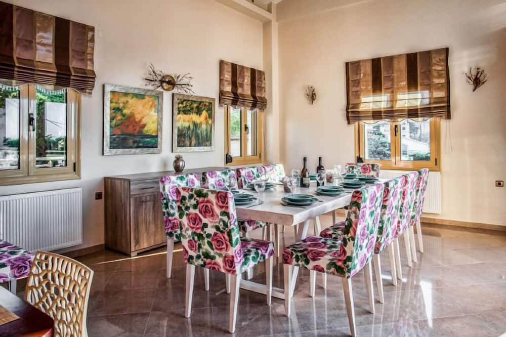 Photo of Kitchen in Roussospiti