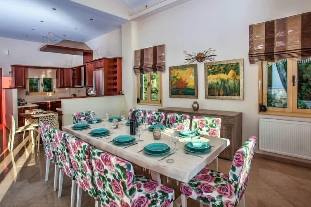 Photo of Kitchen in Roussospiti
