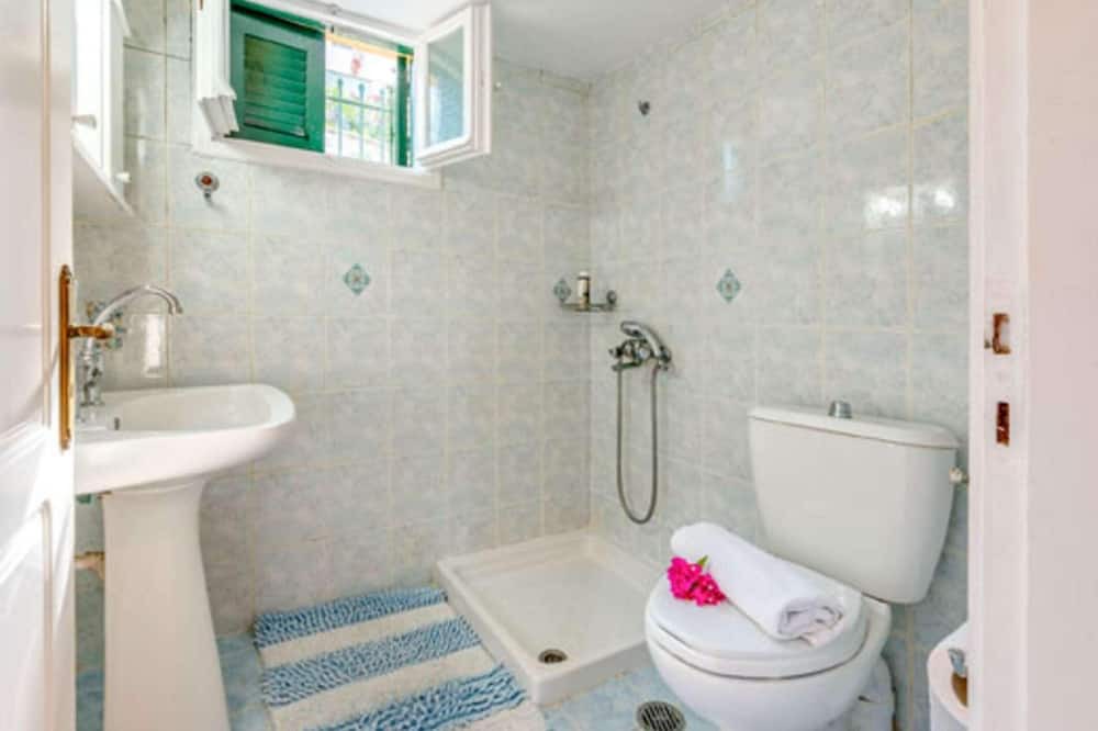 Photo of Bathroom in Longos