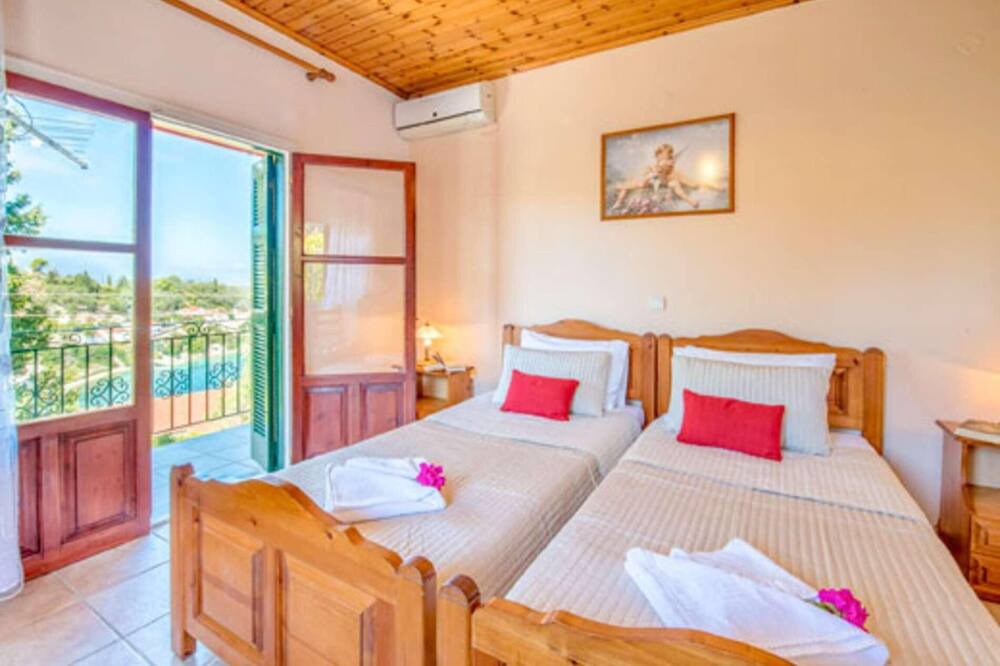Photo of Bedroom in Longos