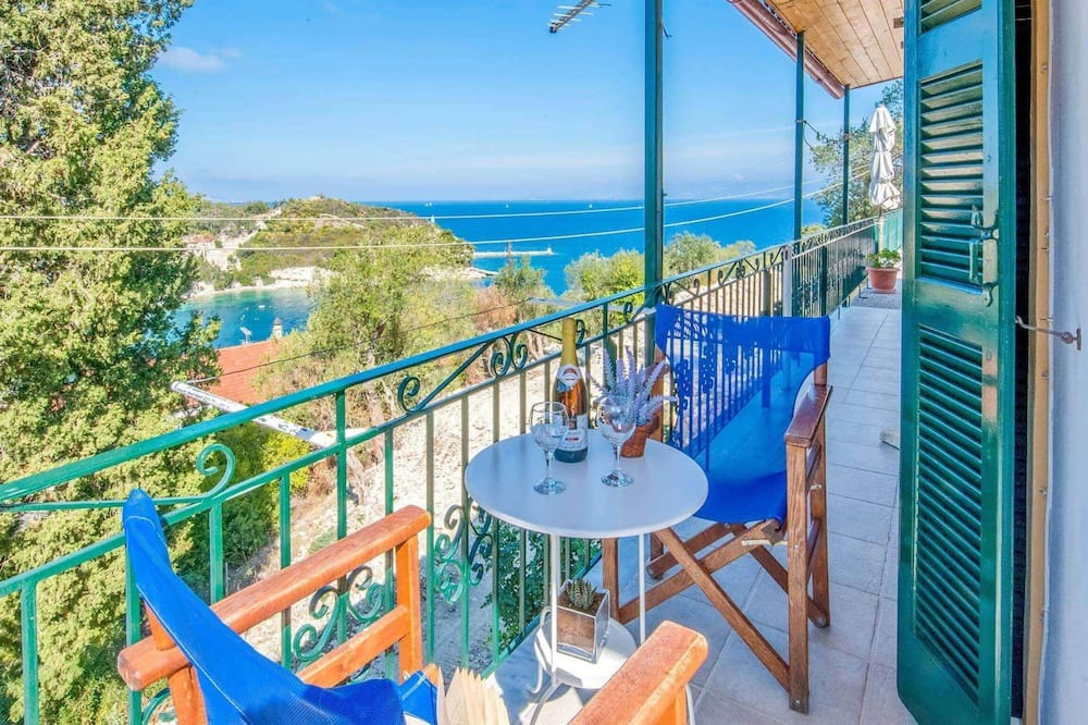 Photo of Patio Balcony in Longos