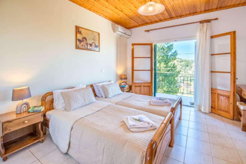 Photo of Bedroom in Longos