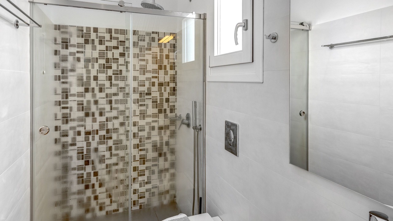 Photo of Bathroom in Tourlos