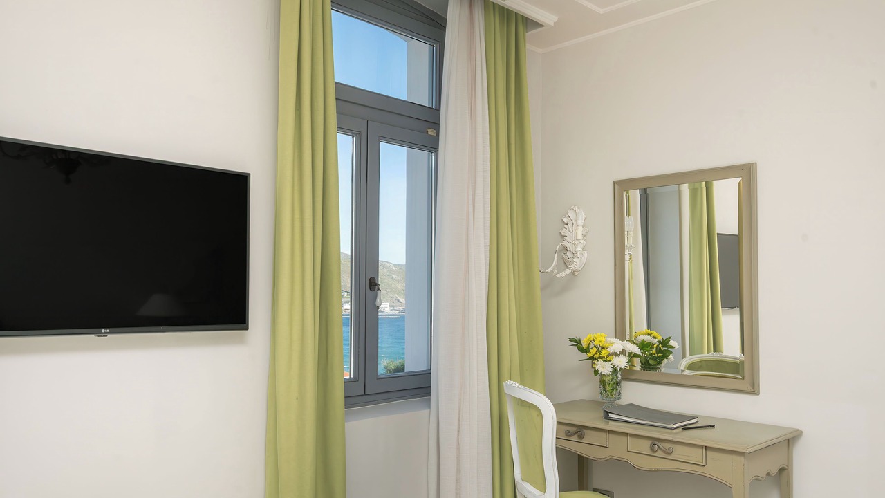 Photo of Bedroom in Paleopolis