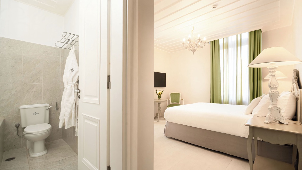 Photo of Bedroom in Paleopolis